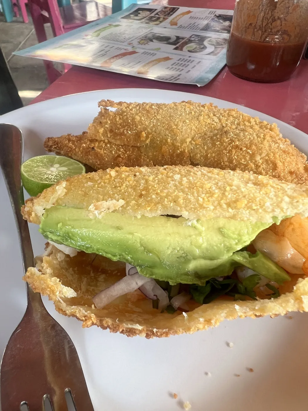 Tostada empanizada de camarón