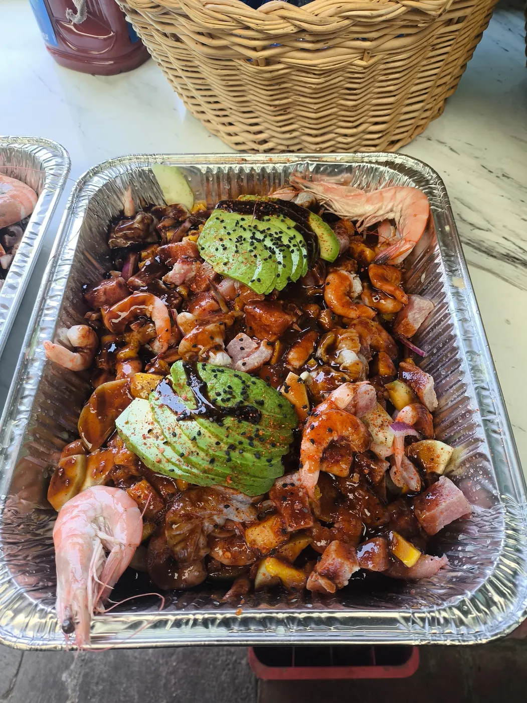 Mezcla de mariscos con aguacate