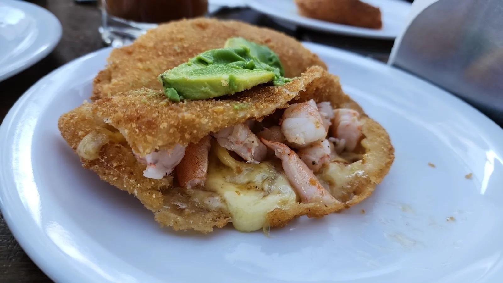 Empanada de queso y camarón de El Rincón Marinero
